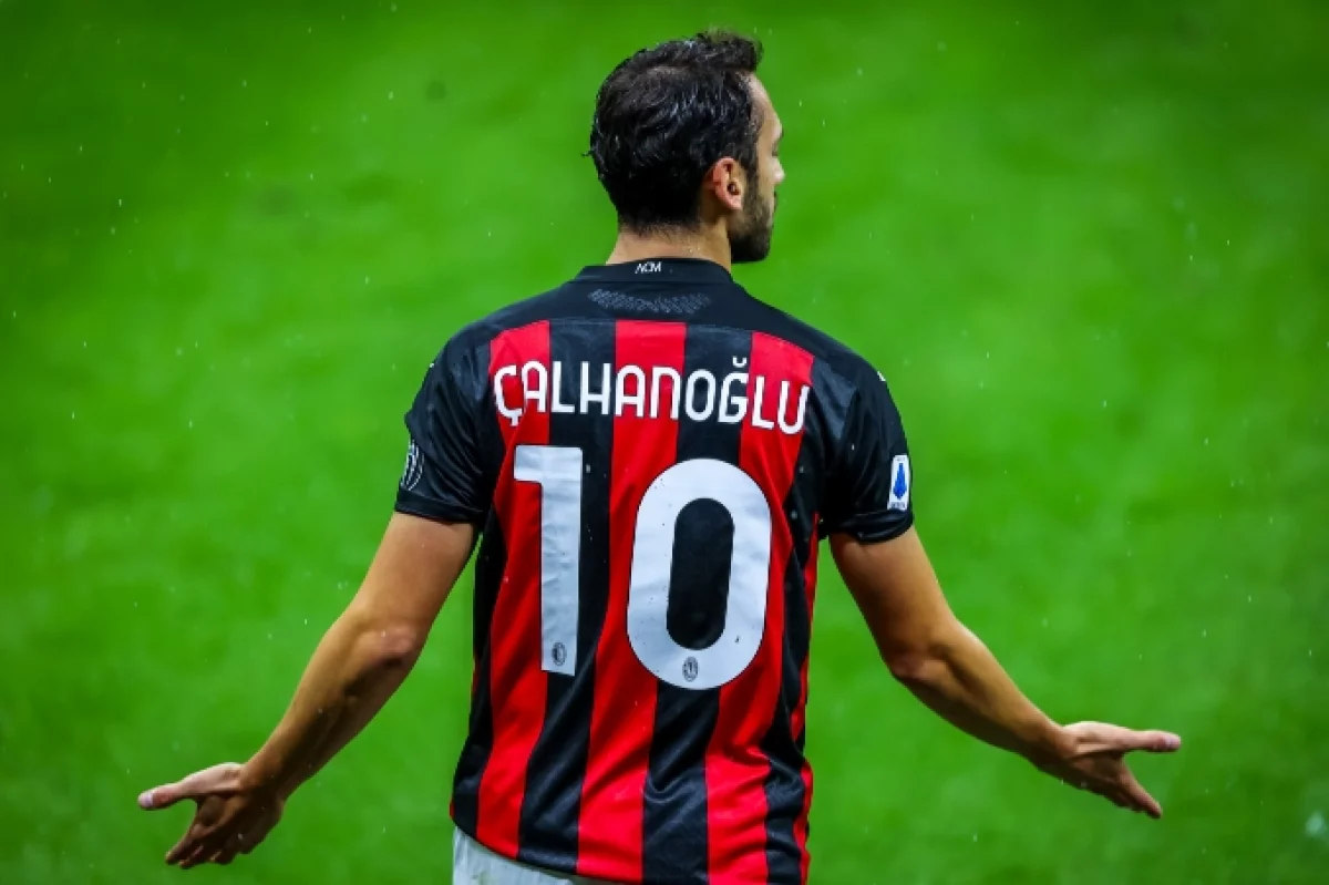 «Манчестер Юнайтед» Хакан Чалханоглуға қызығушылық танытуда