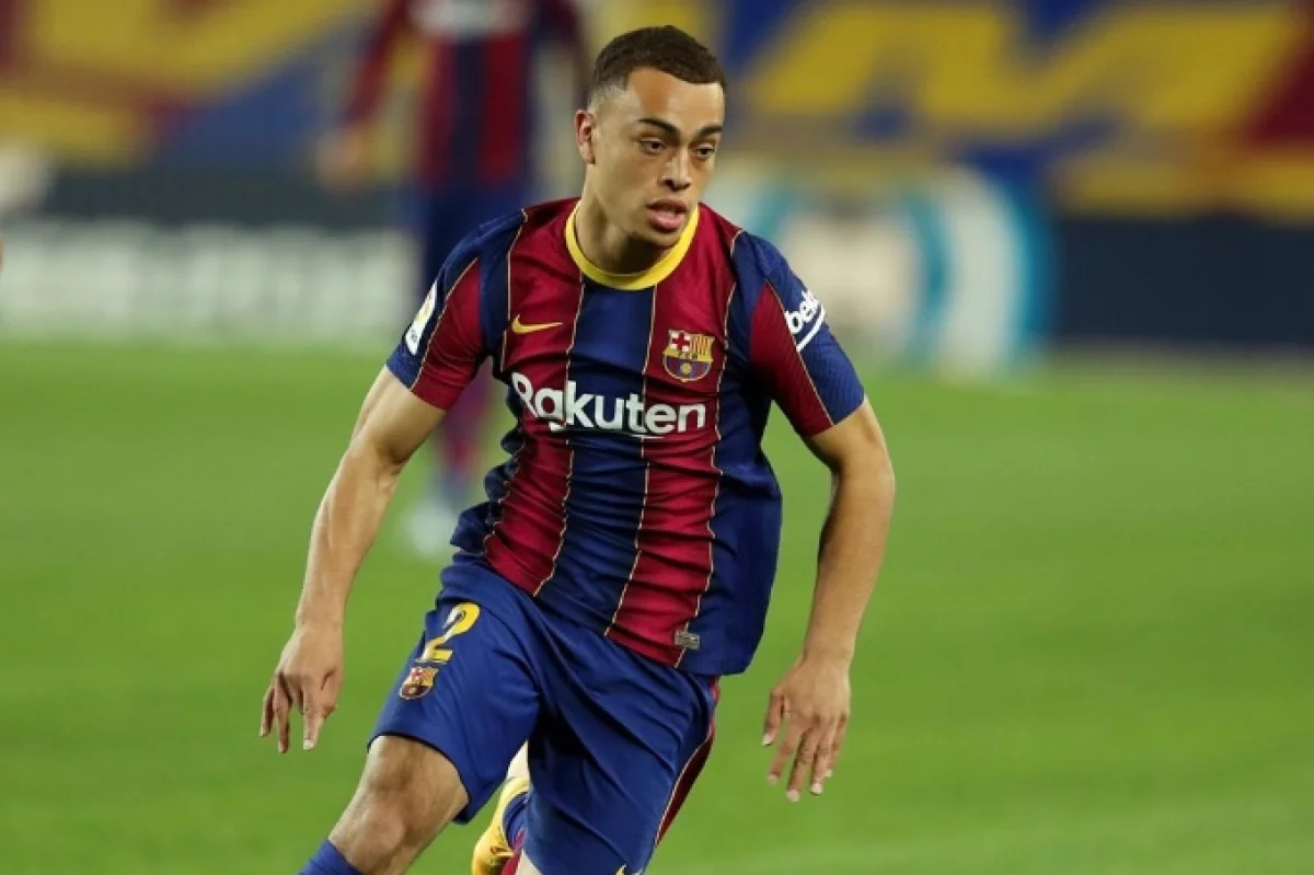 Дани Алвес: «Серджиньо Дестке кеңес? Допты Лионель Мессиге бер»