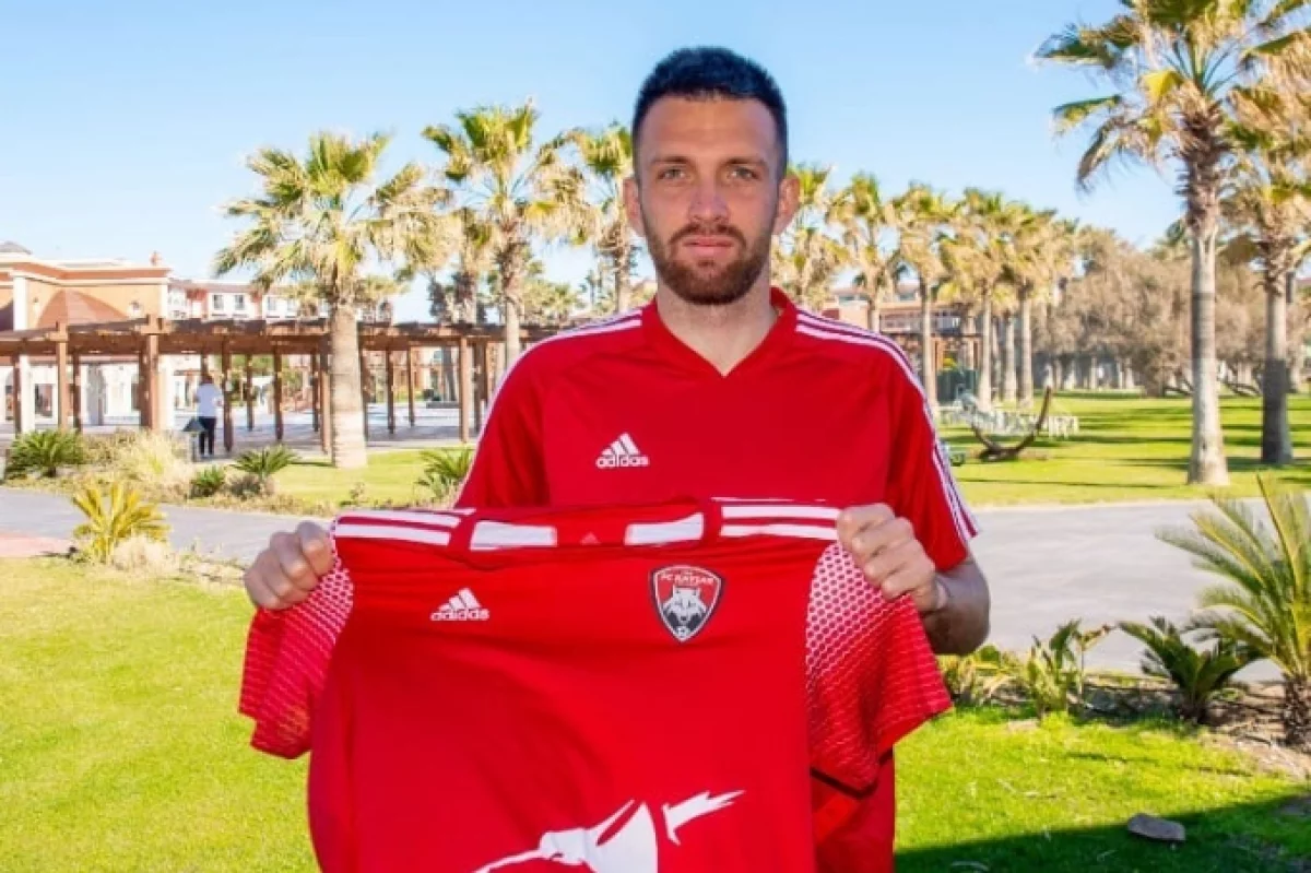 «Қайсар» ресейлік қорғаушымен толықты