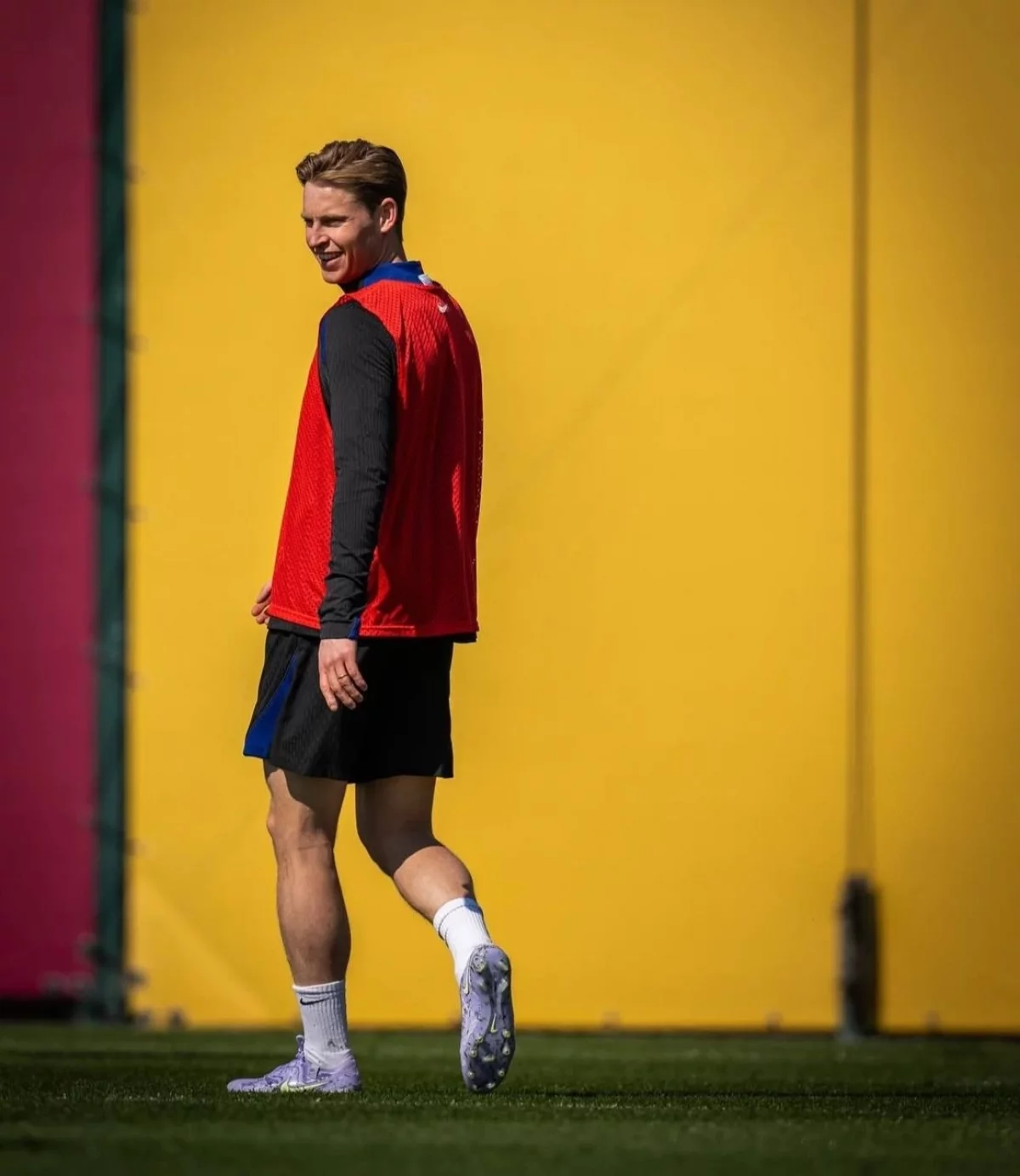 Френки Де Йонг «блаугранамен» келісімшартын ұзартпақ ниетте