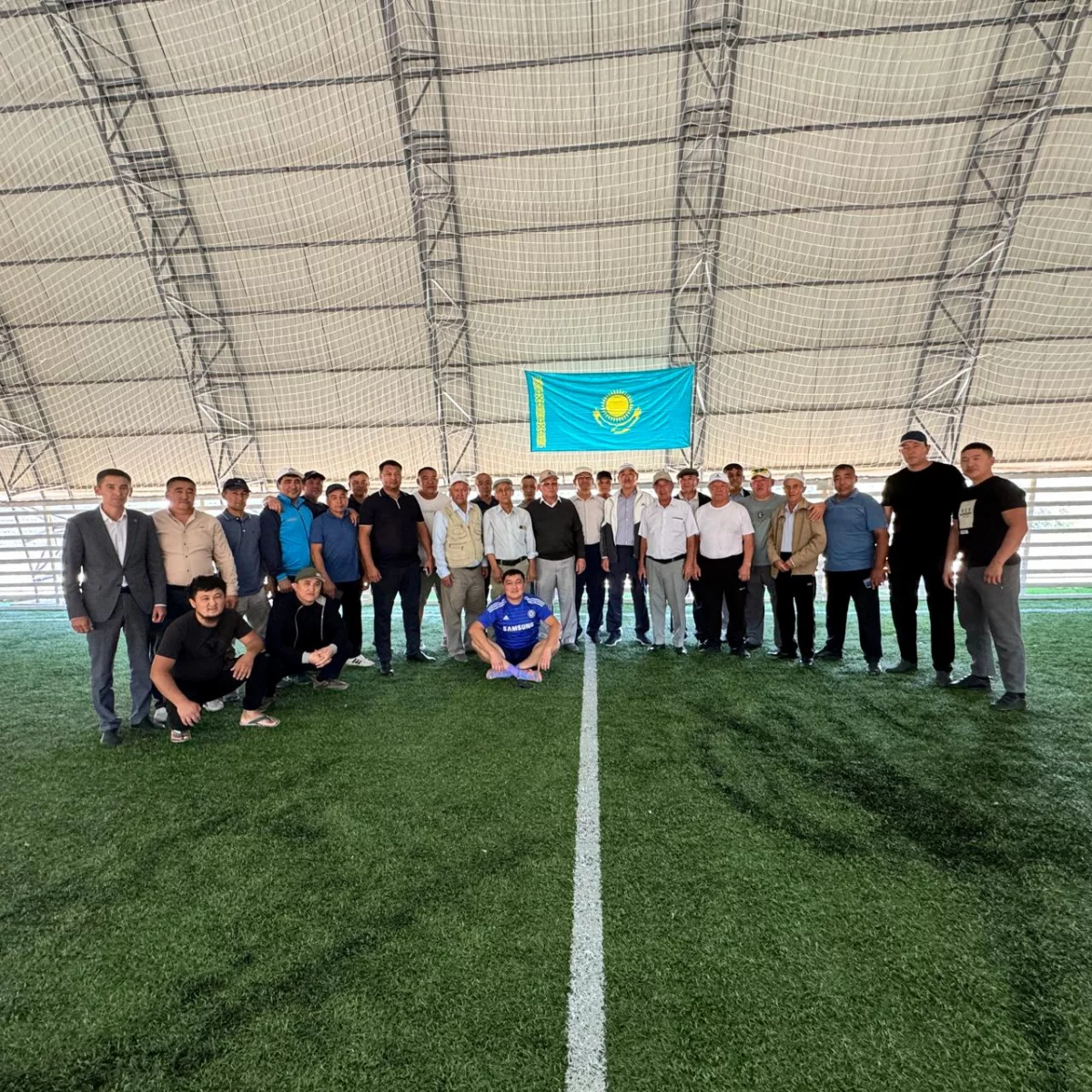 Халық өз күшімен салған стадионды бұзғалы жатыр. Түлкібас ауданының әкімдігі мемлекет саясатына қарсы ма?