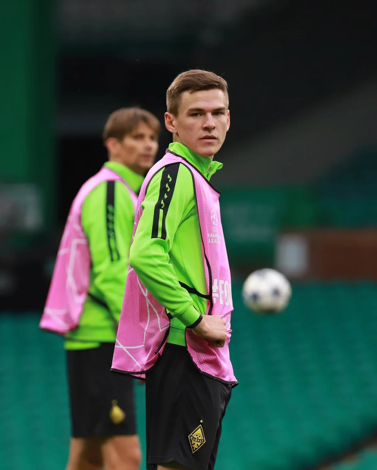 Танымал маман «Қайрат» үшін қатты алаңдаулы. Аяғы тұсаулы Громыко жоқ бұғанасы қатпаған Мата. Алматылықтарға бүгін кімнің болмағаны ауырырақ тиеді?