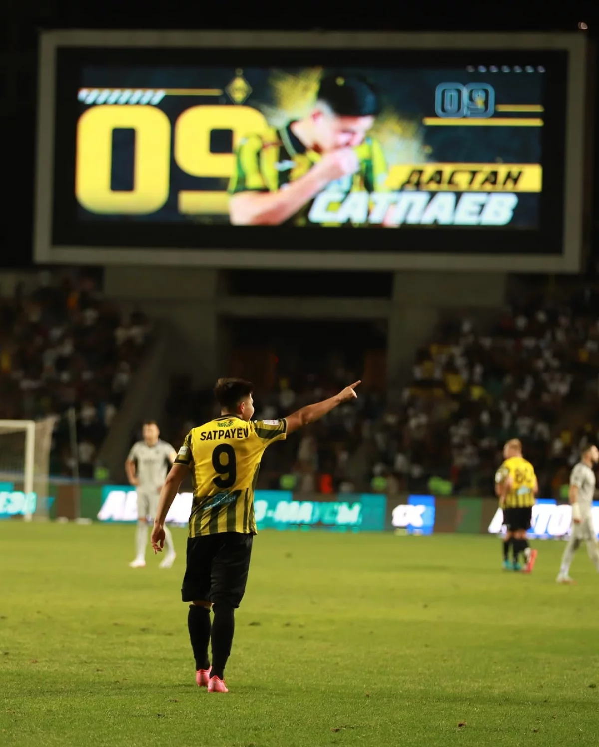 «Челсидың» скауттық бөлімі Дастан Сәтпаевтың Глазгодағы өнерін тамашаламақ