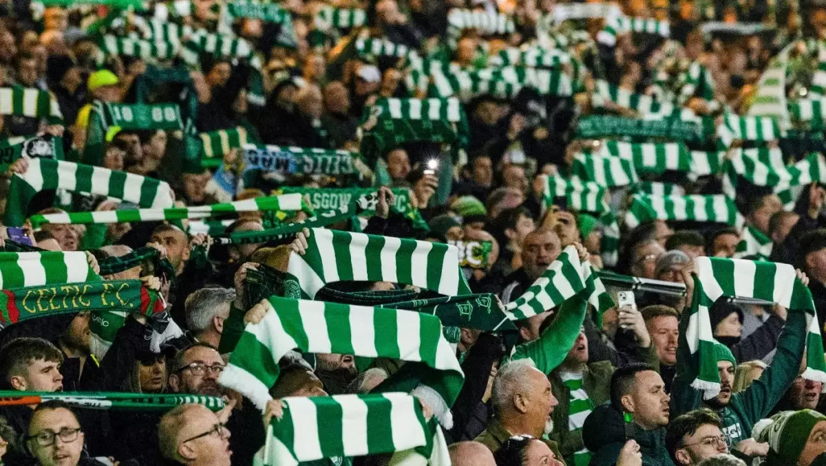 Сексуалды жалаңаш көріністер Жиен апайдың секс видеосын тыңдайды