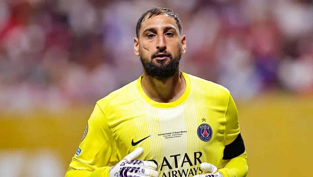 «ПСЖ» жанкүйерлері қақпашы Джанлуиджи Доннаруммаға қол соқты