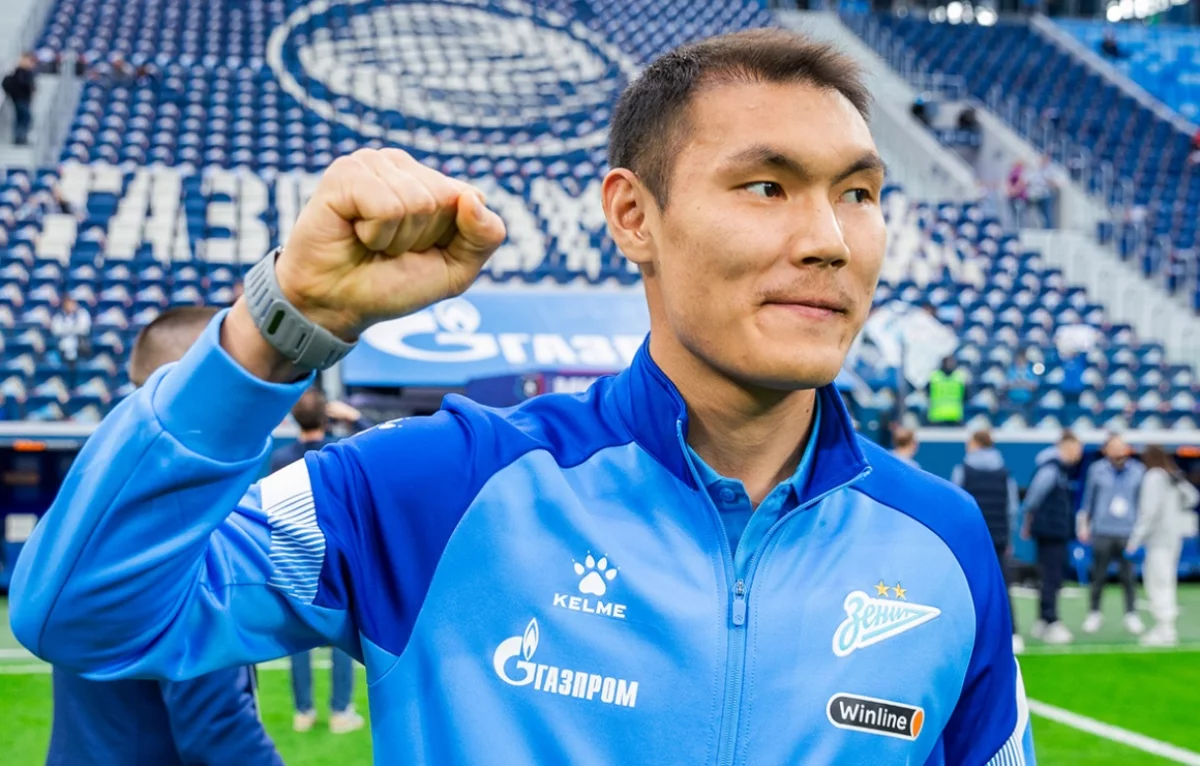 Қазақстандық футболшы Ресейлік бапкерге жейдесін сыйға тартты