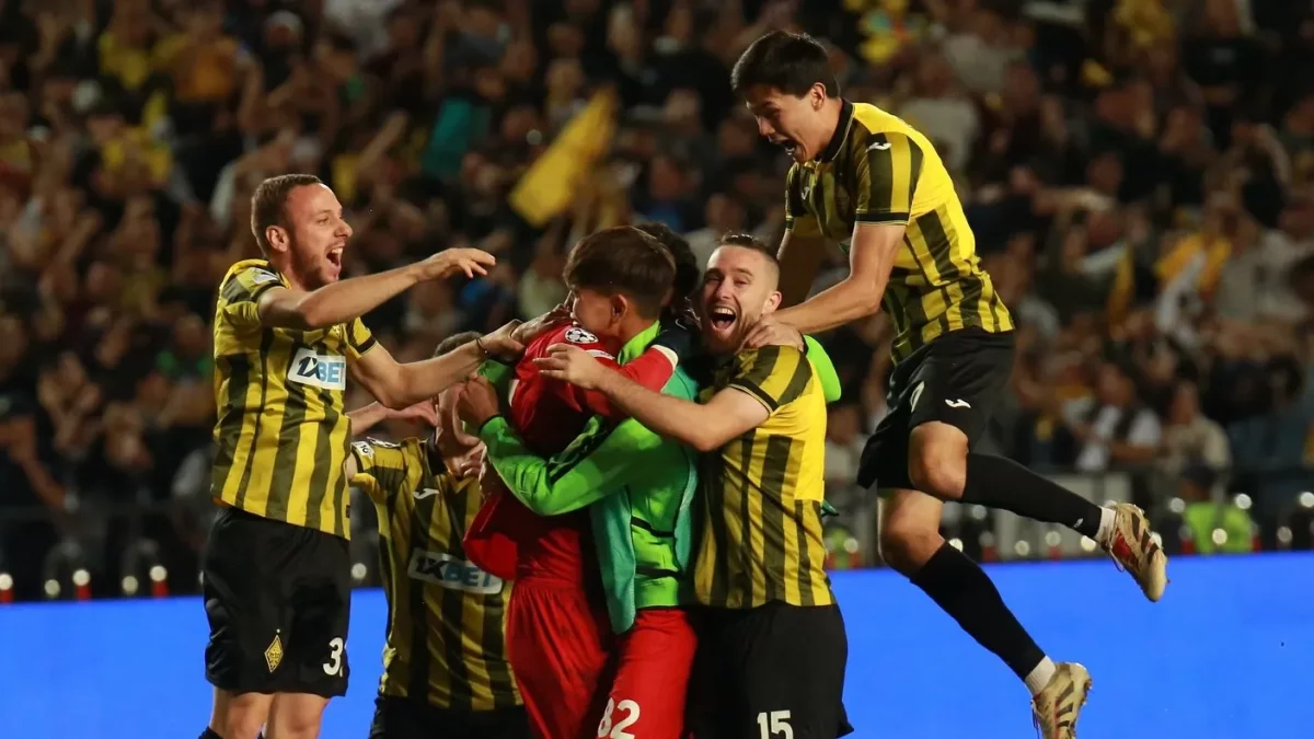 Көкшетаудағы стадионға қалың көпшілік жиналды