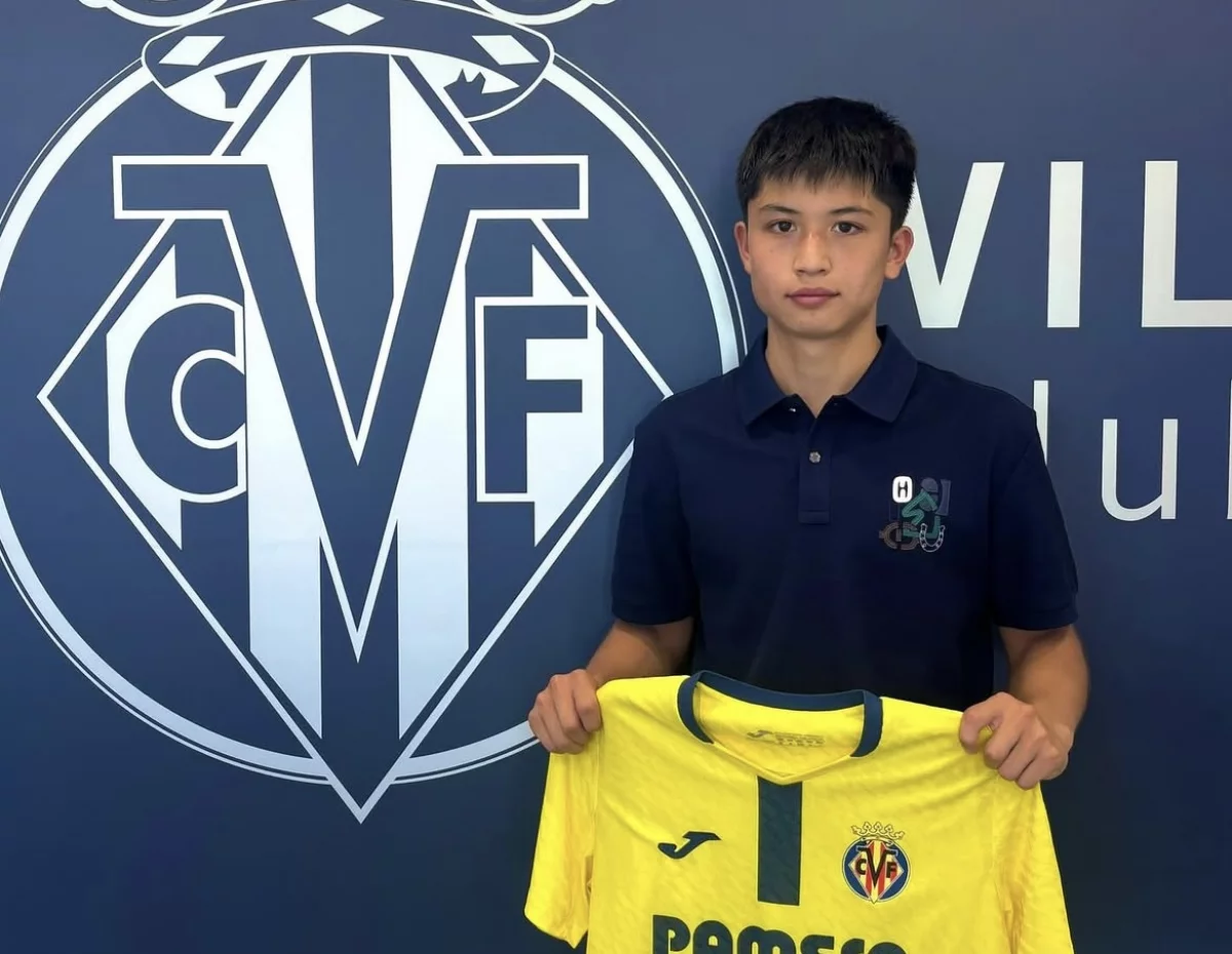 Топсыз сексуалды аққұба