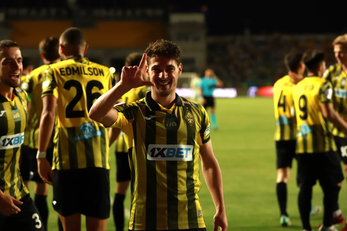 Баян Алагөзованың күйеуі «Қайрат» клубының ойыншыларына автокөлік беретіндігін мәлімдеді