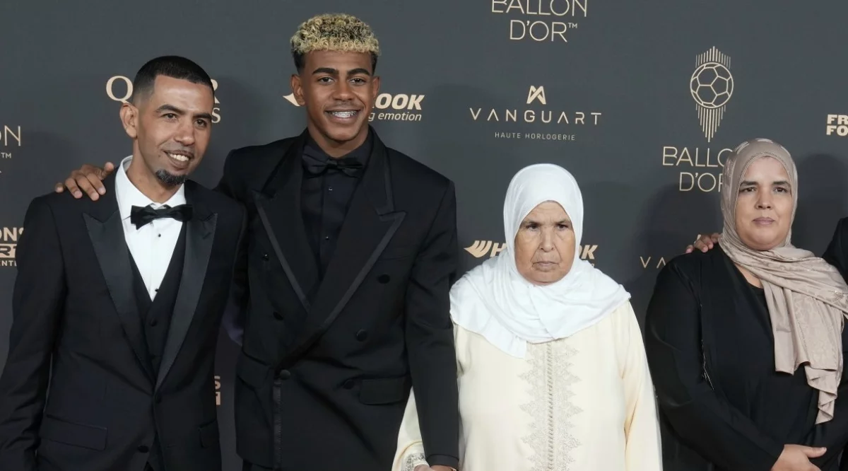 Әйел допқа дейін сиқырды сорып алады.