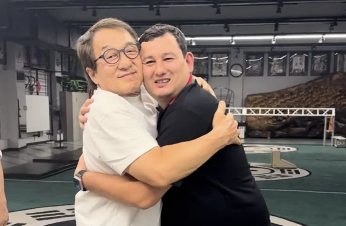 Джеки Чан Қазақстандық клубқа қолдау көрсету үшін Қазақстанға келді. Бірақ ол клуб “Қайрат” емес….