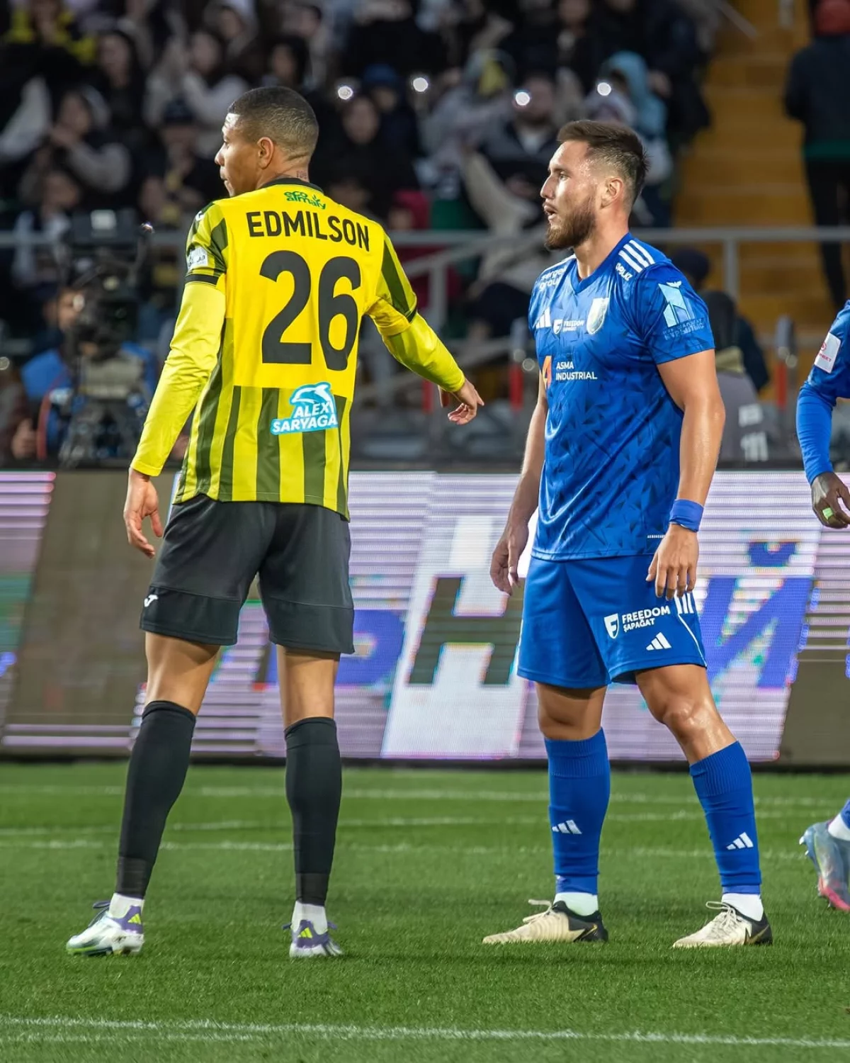 «Қазақ тренерді қойсаң осы енді, ағайын-туысқандарын тыға береді». Жанкүйерлер Дінмұхамед Қашкеннің Қазақстан құрамасына шақыртылуына ашық наразылық білдіруде