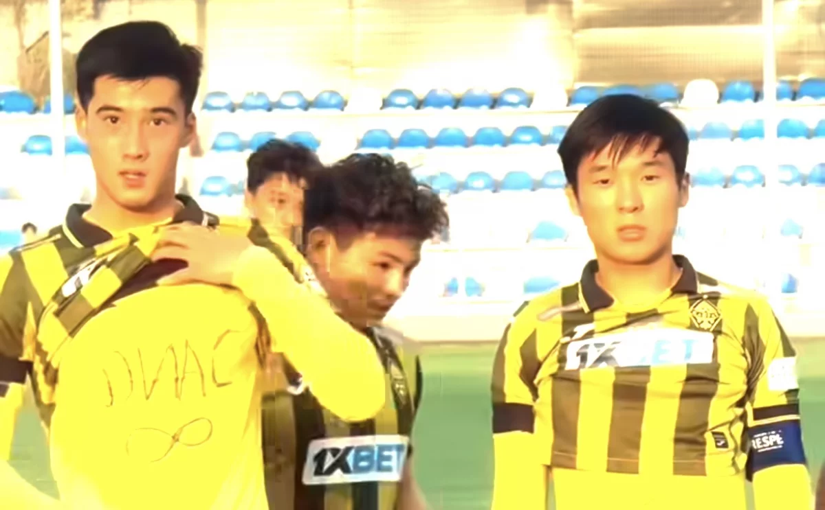 Мас ұйықтап жатқан қыздар арасындағы жыныстық қатынас