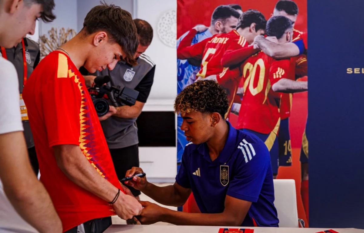 Ламин Ямалдың қолтаңбасын алу енді ақылы. Жас жұлдыздың бұл шешімінің себебі неде?