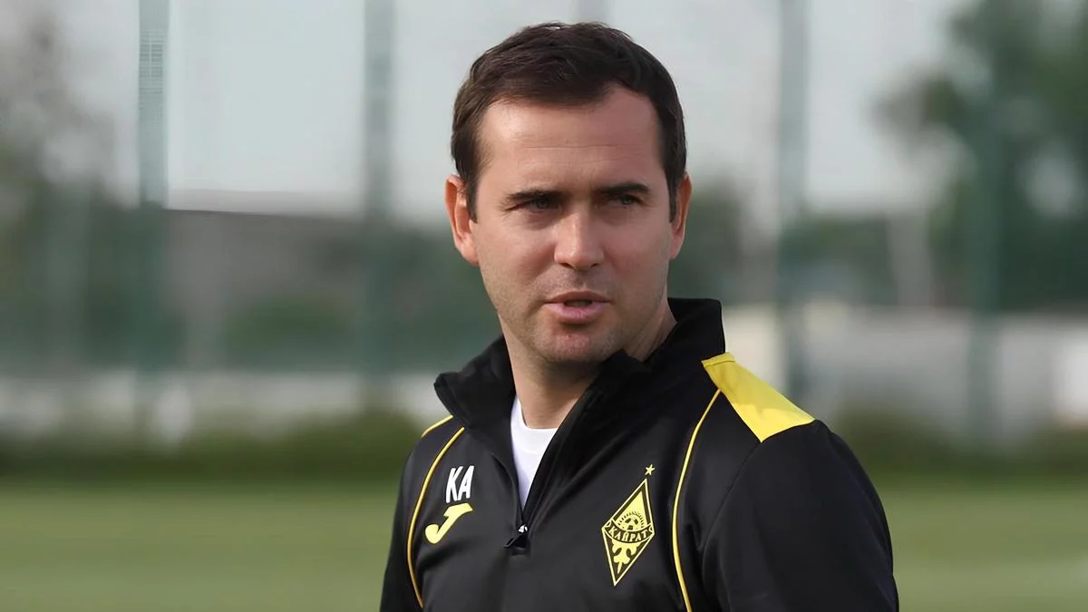 Есегіңді жайып, маған тесігіңді көрсет.