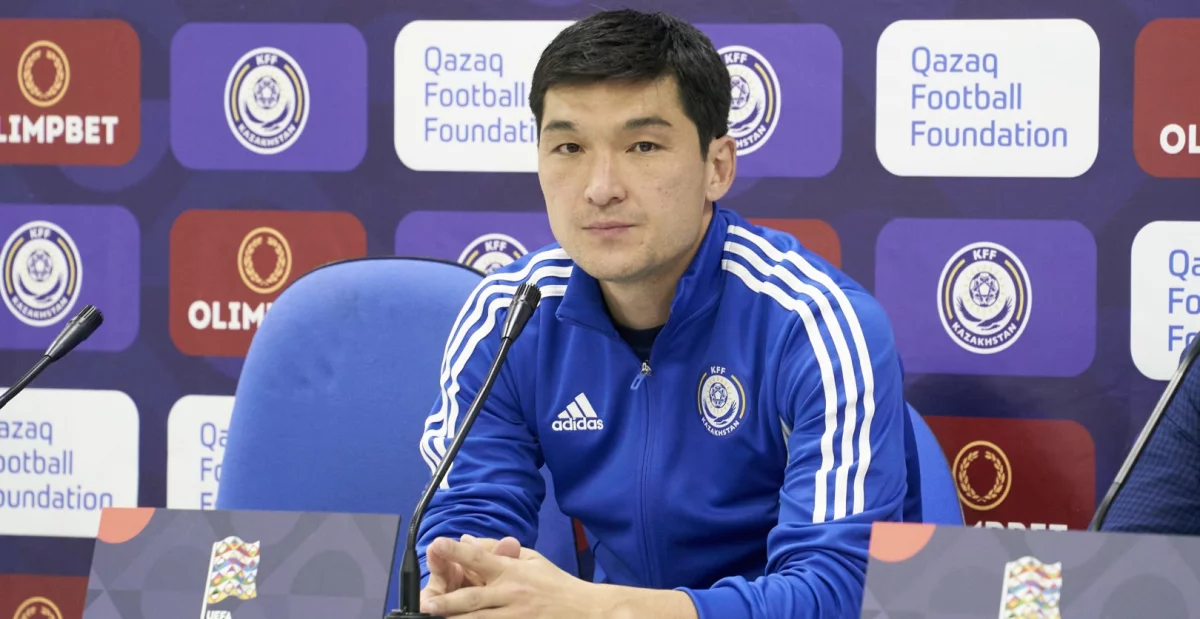 Қазақстан жастар құрамасының бас бапкерінің көмекшісі қызметін Елдос Ахметов атқарады