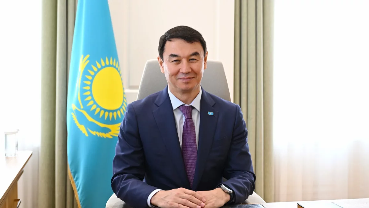 Томпақ қыздармен латынамерикалық порно