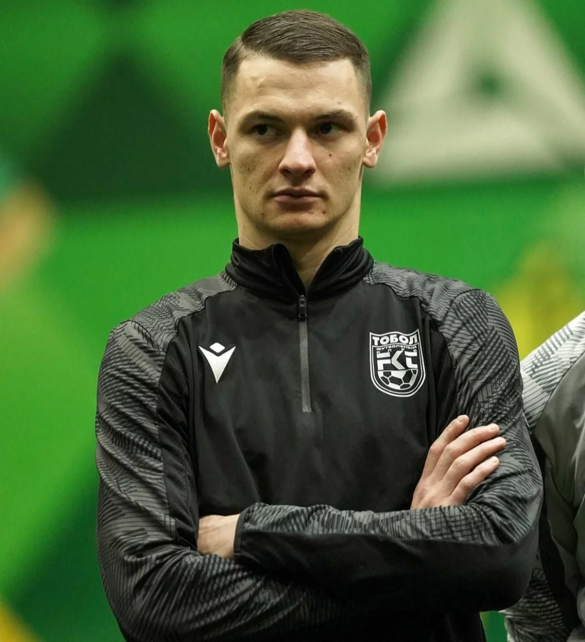 Ресми - Ислам Чесноков «Хартс» футболшысы