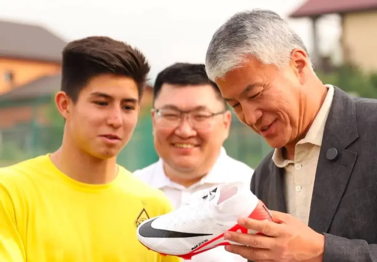 Дастан Сәтпаев Қайрат Боранбаевты алдады