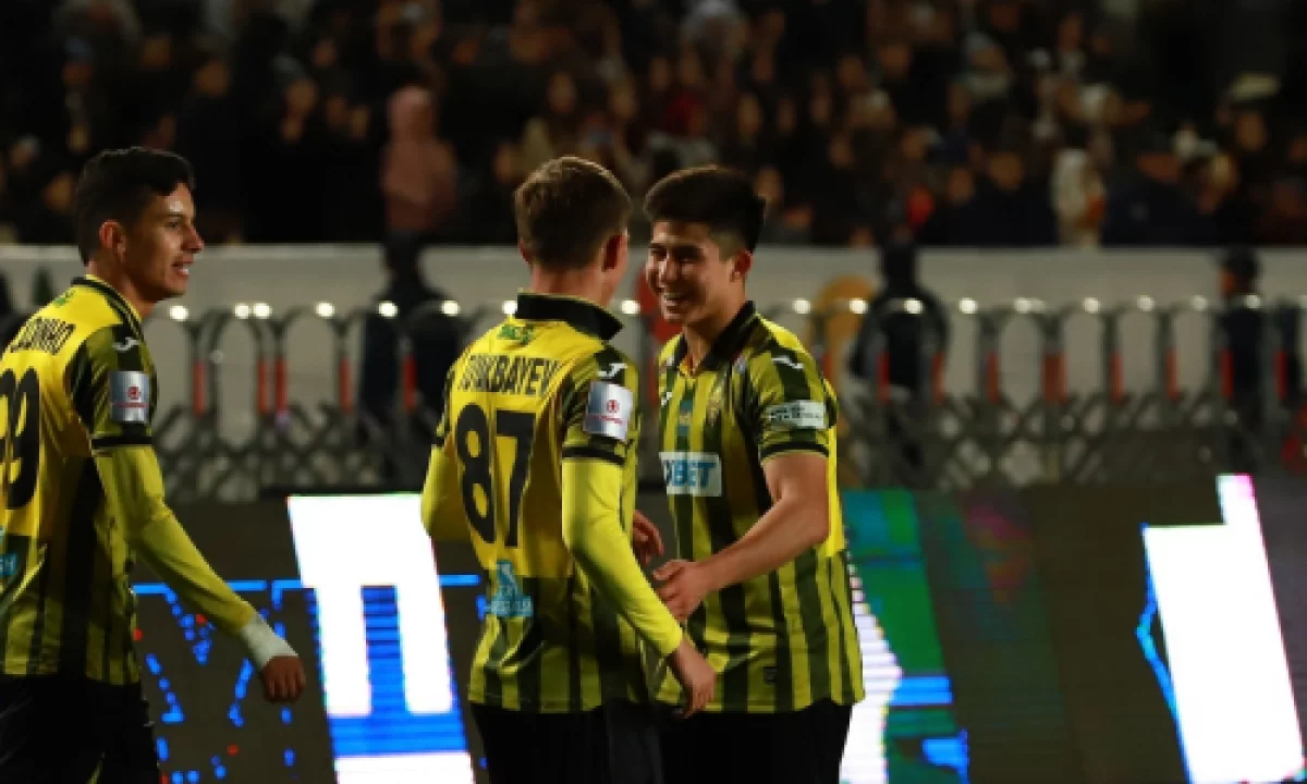 «Қайрат» «Интерге» төтеп бере ала ма? Сенсация болуы мүмкін бе? Сарапшылар өз болжамын айтты