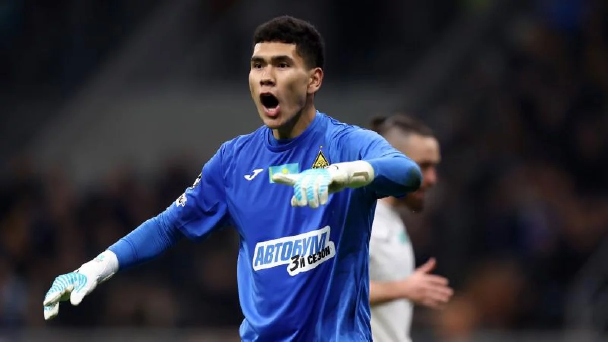 Әйелдер жуынып, трусиларын ауыстырады (жасырын камера)