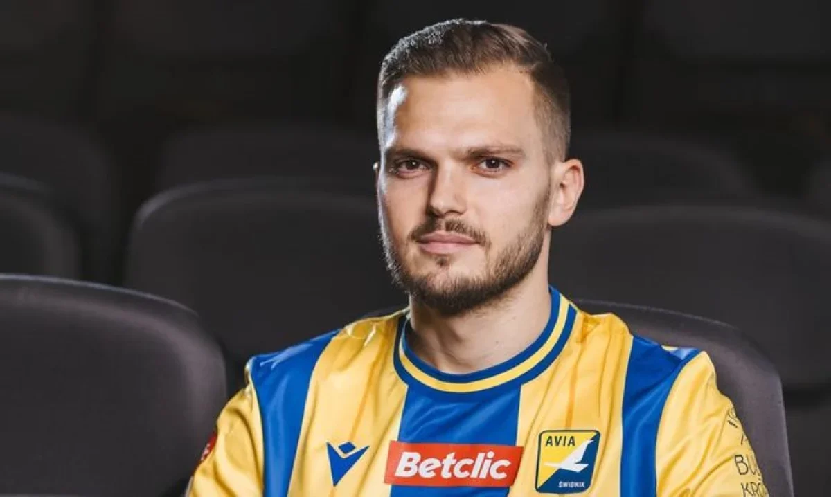 “Мұнда деңгей жоғары” – Украиналық қорғаушы Польшаның төртінші дивизионын ҚПЛ-ден жоғары қойды