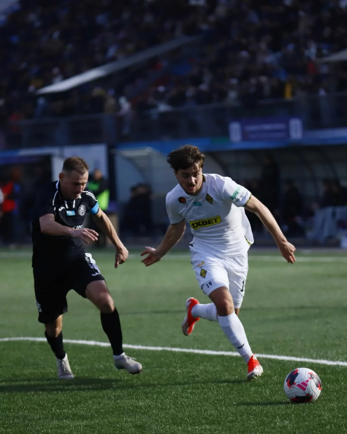 Қазақстандық бапкер: Өз алаңы жоқ клубтар жетімнің күйін кешуде...