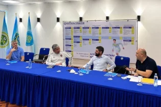 Футбол мен хоккей кездесті