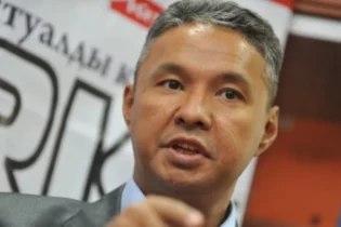 Азат Перуашев: Футболдағы қаржы дұрыс бөлінбеген