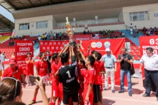 «Тараз» клубы балалар футболы күнімен құттықтайды!