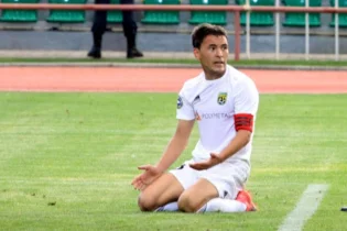 Азат Нұрғалиев Премьер-Лигада ең көп матч өткізген 7-ші ойыншы