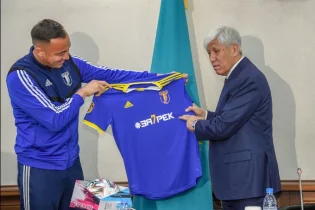 Бүгін Алмат Бекбаевтың туған күні!