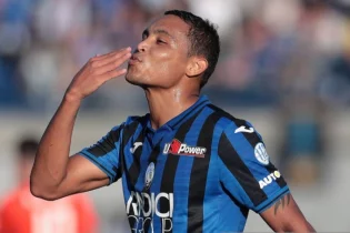 «Аталанта» шабуылшысы басын жарып алды