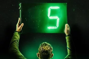 Бес футболшы алмастыру ережесі келесі маусымда да жалғасады