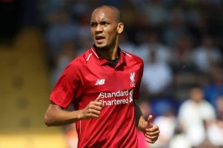 Чемпиондықты тойлап жатқан «Ливерпуль» ойыншысының үйі тоналды