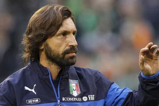 Андреа Пирло бапкер атанды