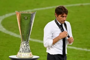 Антонио Конте алаяқтардың құрығына ілінді 