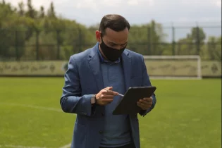 Олжас Абраев: «Чемпионаттың қайта жандануына ат салысқан барлық мамандарға алғыс айтамыз»