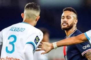 «Мен оның бетінен ұрмағаныма өкінемін» - Неймар «Марсельмен» болған матчтағы Альвареспен болған ұрыс туралы 