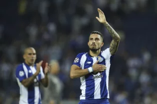 «Манчестер Юнайтед» Регилонның орнына бразилиялық қорғаушыны сатып алмақшы