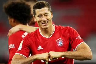 Левандовски алаяқтық жасады деп айыпталуда