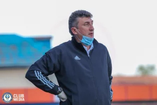 Цхададзенің қарсылас команданың бапкерін қорлауына не себеп болды?