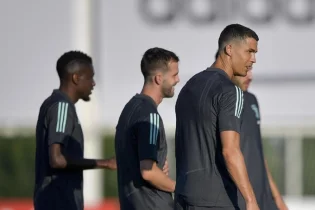 «Ювентус» клубының бапкерлік штабы ойыншылардан Роналдуға жақындамауын өтінді