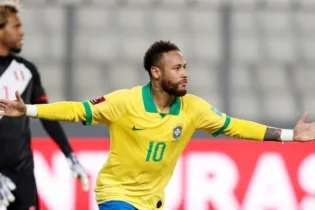 Неймар - Бразилия құрамасы үшін ең көп гол соққан екінші ойыншы