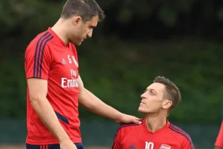 Озил мен Сократис «Арсеналдың» АПЛ-дегі ойындарына қатыспайды