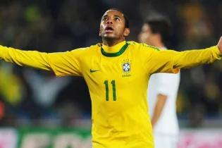 Бразилия министрі Робиньоны тез арада түрмеге қамауды талап етті