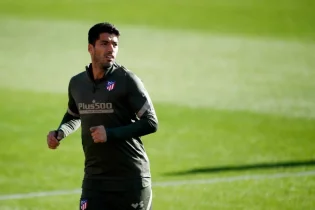 Луис Суарес өз отанында қайырымдылық акциясын ұйымдастырды