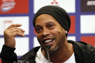 Роналдиньо коронавирус жұқтырды