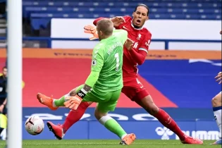 Пикфорд өзін қорғау үшін оққағар жалдады