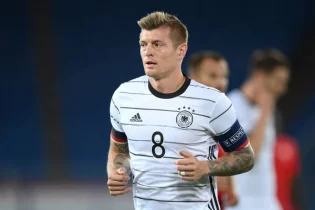 Тони Кросс: «Футболшылар ФИФА мен УЕФА-ның қуыршақтары»